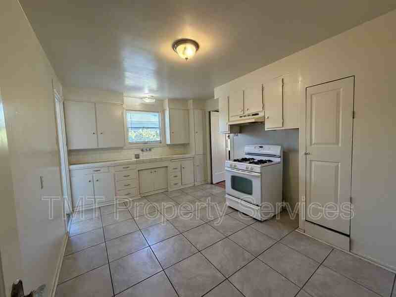 San Jose St / Magnolia St Duplex - Photo 6 of 14