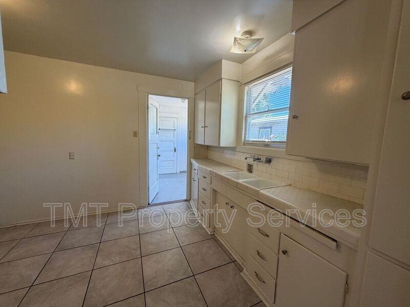 San Jose St / Magnolia St Duplex - Photo 7 of 14