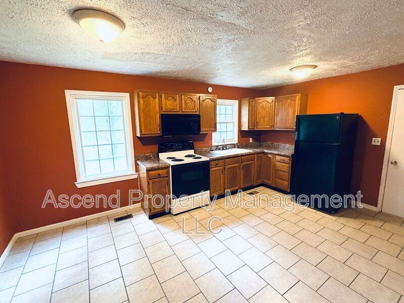 1134 Mcdonald Dr - Photo 3 of 11