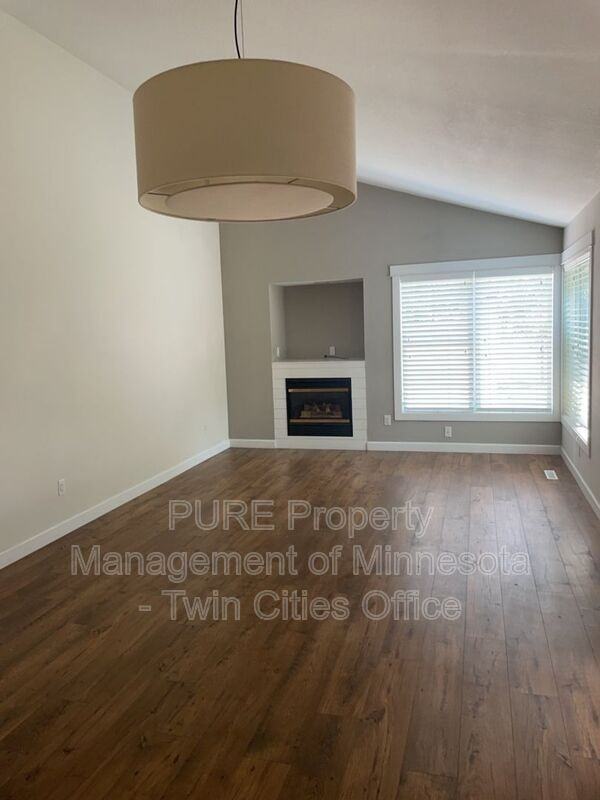 1390 Granada Trl N - Photo 3 of 12