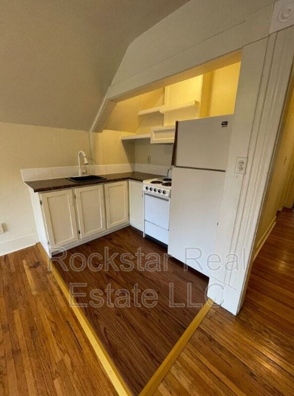 924 S Maple St - Photo 2 of 10