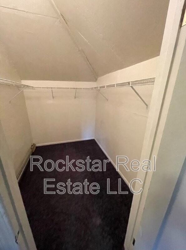 924 S Maple St - Photo 3 of 10