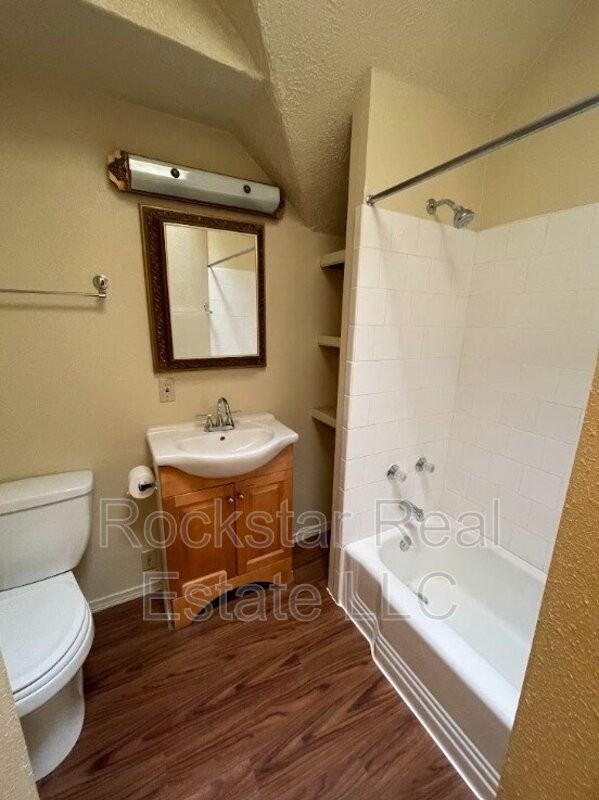 924 S Maple St - Photo 5 of 10