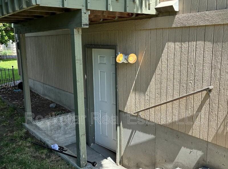 823 E Bismark Ave - Photo 4 of 6