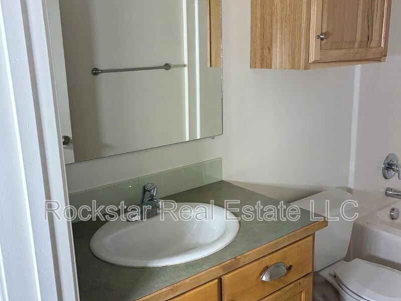 823 E Bismark Ave - Photo 6 of 6