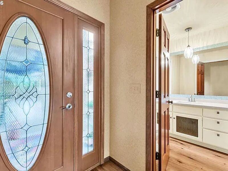 574 Wimbledon Ct - Photo 5 of 43