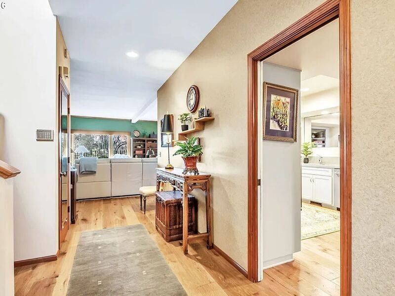 574 Wimbledon Ct - Photo 7 of 43