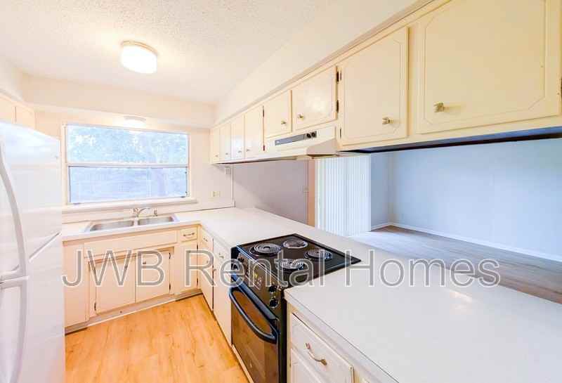520 Clermont Ave S - Photo 2 of 17
