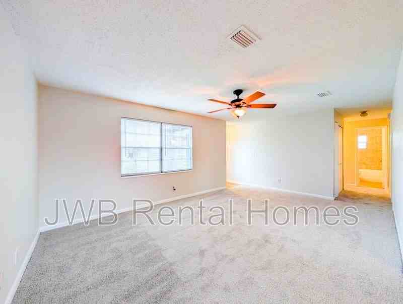 520 Clermont Ave S - Photo 4 of 17