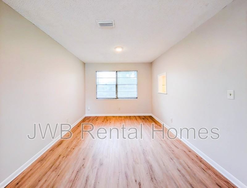 520 Clermont Ave S - Photo 5 of 17