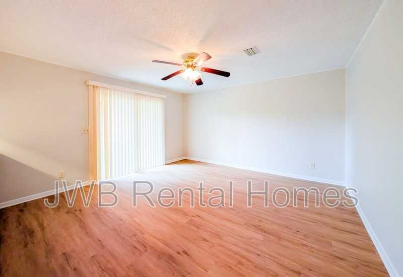 520 Clermont Ave S - Photo 6 of 17