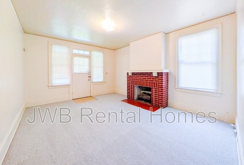 2309 College St - Photo 6 of 14