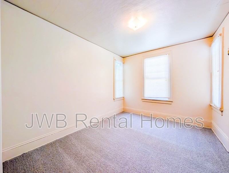 2309 College St - Photo 7 of 14