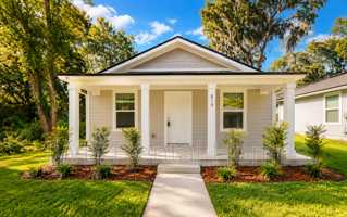 featured image of 610 E 30th St