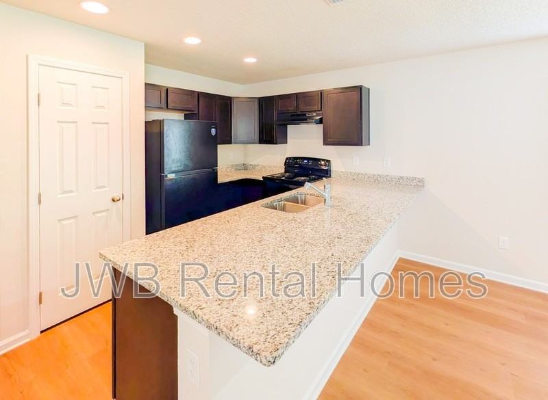 610 E 30th St - Photo 2 of 15