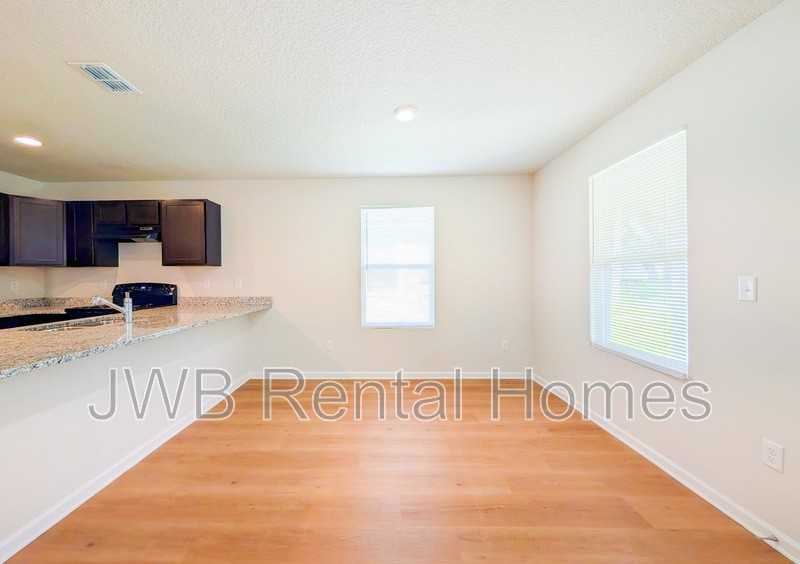 610 E 30th St - Photo 4 of 15