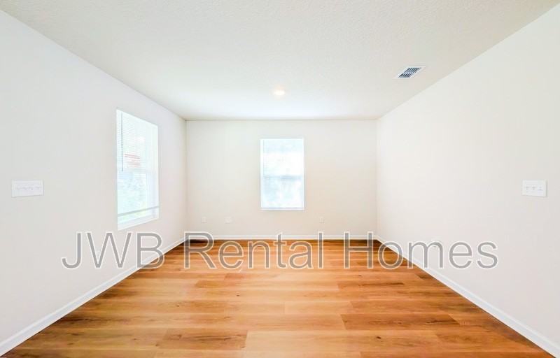 610 E 30th St - Photo 5 of 15