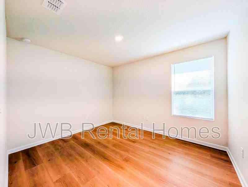 610 E 30th St - Photo 6 of 15