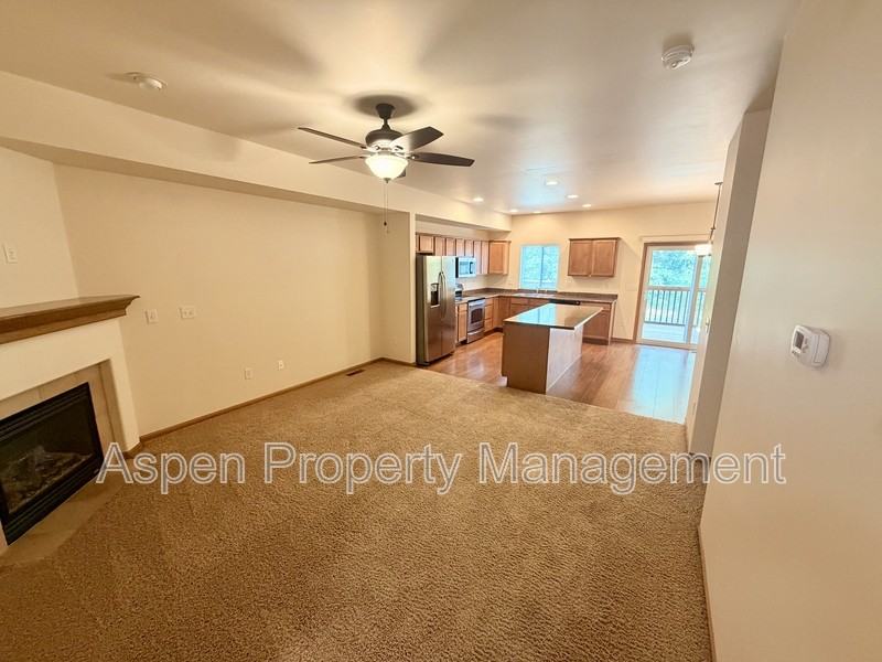922 Ryan Ct - Photo 3 of 13