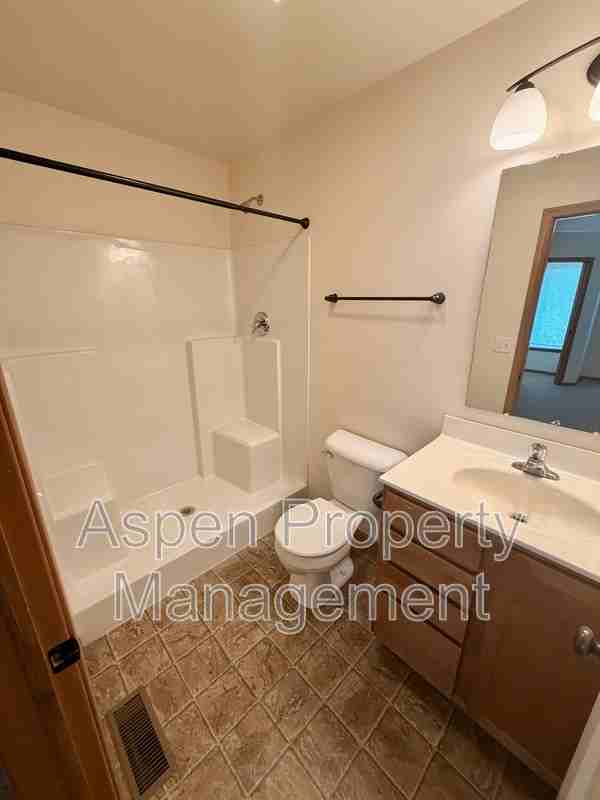 922 Ryan Ct - Photo 5 of 13