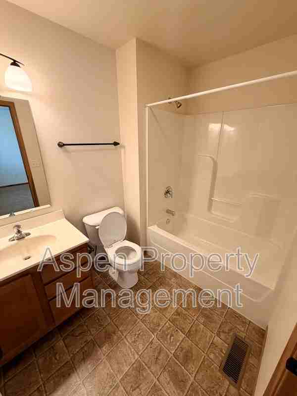 922 Ryan Ct - Photo 7 of 13