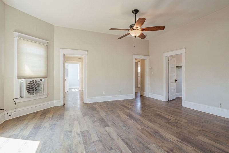 1219 Grand Ave - Photo 5 of 23