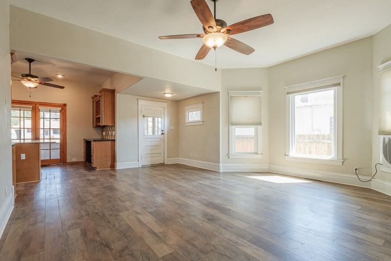 1219 Grand Ave - Photo 7 of 23