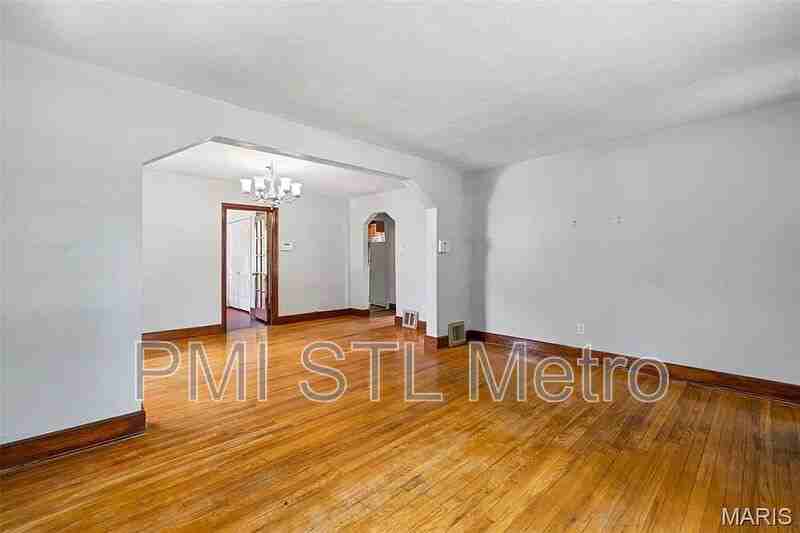5212 Fletcher St - Photo 5 of 27