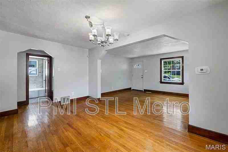 5212 Fletcher St - Photo 6 of 27