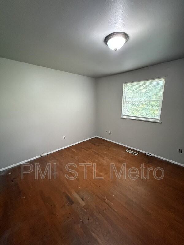 10435 Castle Dr - Photo 4 of 11
