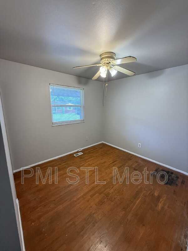 10435 Castle Dr - Photo 6 of 11