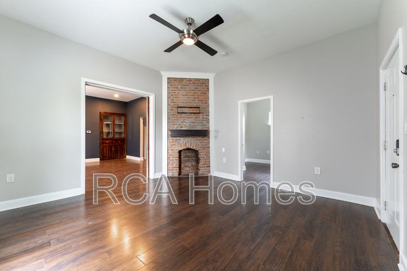 1042 Saint Paul St - Photo 3 of 12
