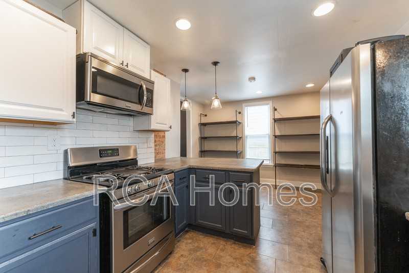 1042 Saint Paul St - Photo 4 of 12
