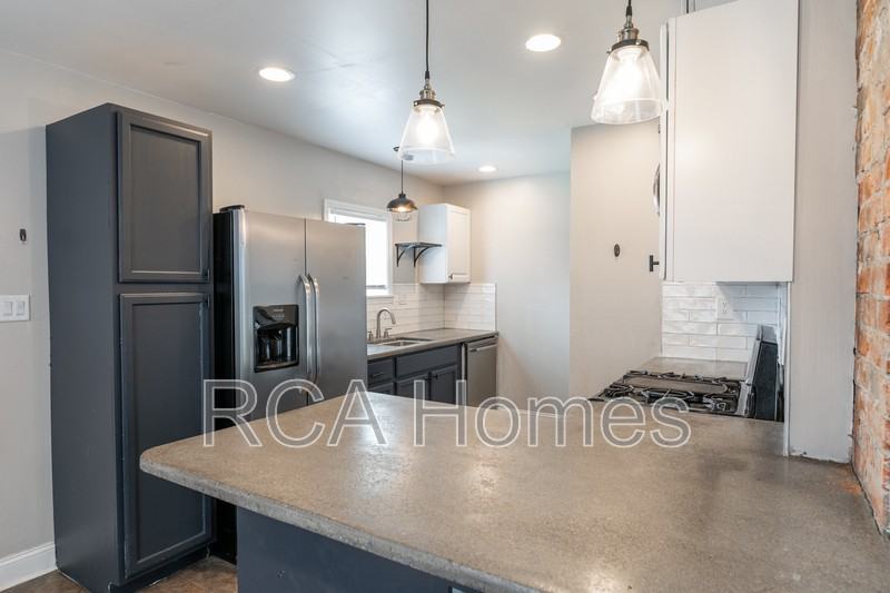 1042 Saint Paul St - Photo 5 of 12