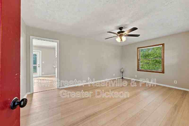 366 Powers Blvd - Photo 3 of 29