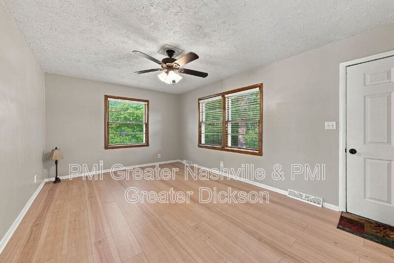 366 Powers Blvd - Photo 4 of 29