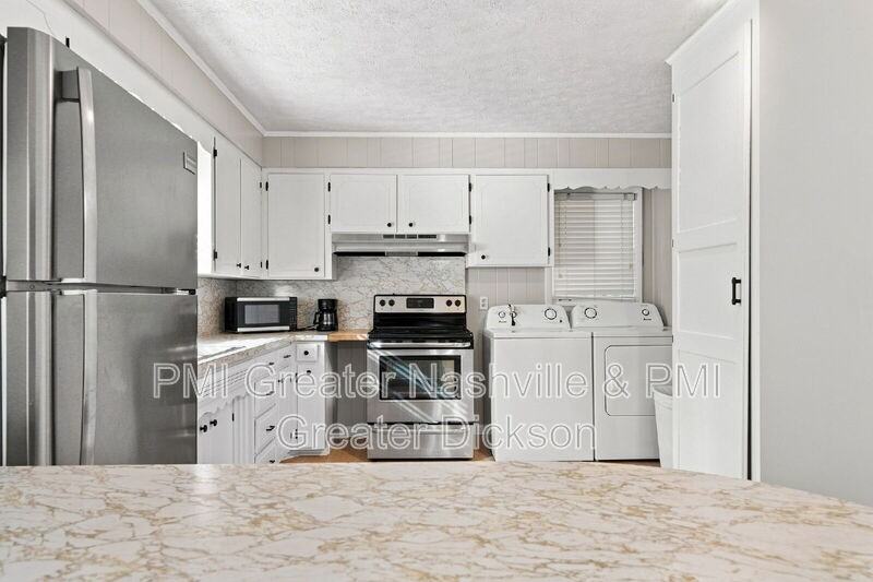 366 Powers Blvd - Photo 6 of 29