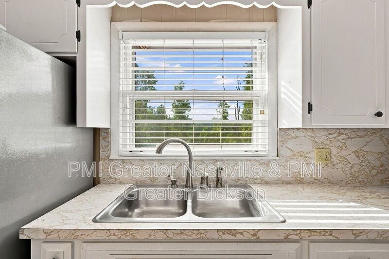 366 Powers Blvd - Photo 7 of 29