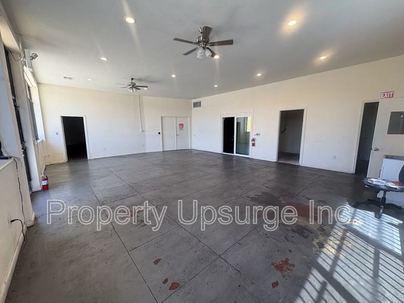 415 E 10th St - Photo 3 of 20