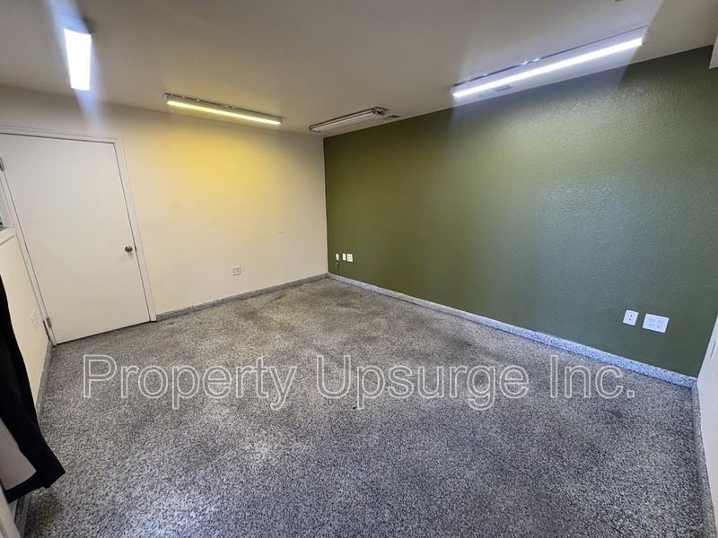 415 E 10th St - Photo 4 of 20