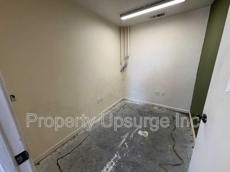 415 E 10th St - Photo 5 of 20