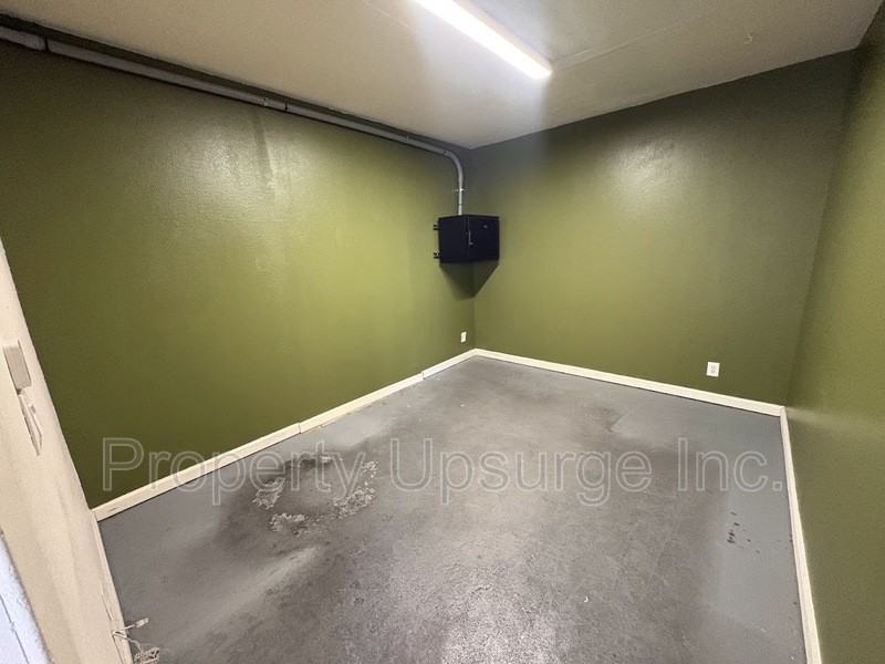 415 E 10th St - Photo 6 of 20