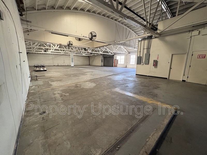 415 E 10th St - Photo 7 of 20