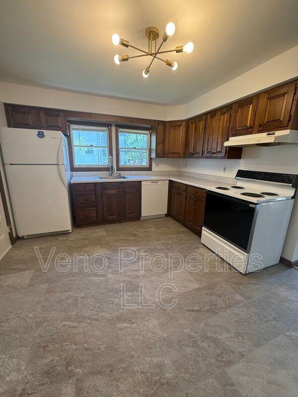 2 Russell St #2A - Photo 2 of 11