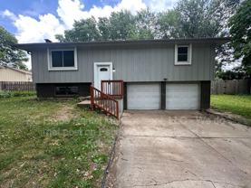 424 Ne Lakeview Dr - Photo 1 of 1