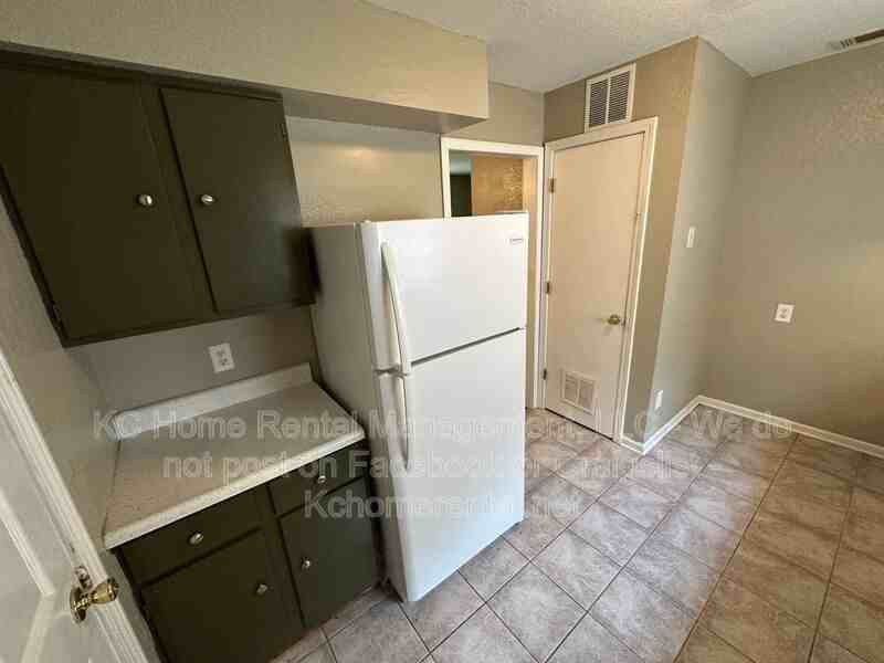 5903 E 149th St - Photo 6 of 27
