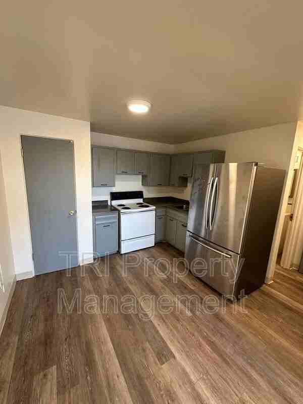 2019 4th Ave - Photo 4 of 5