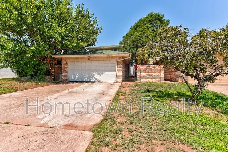7301 Edenborough Dr - Photo 3 of 40