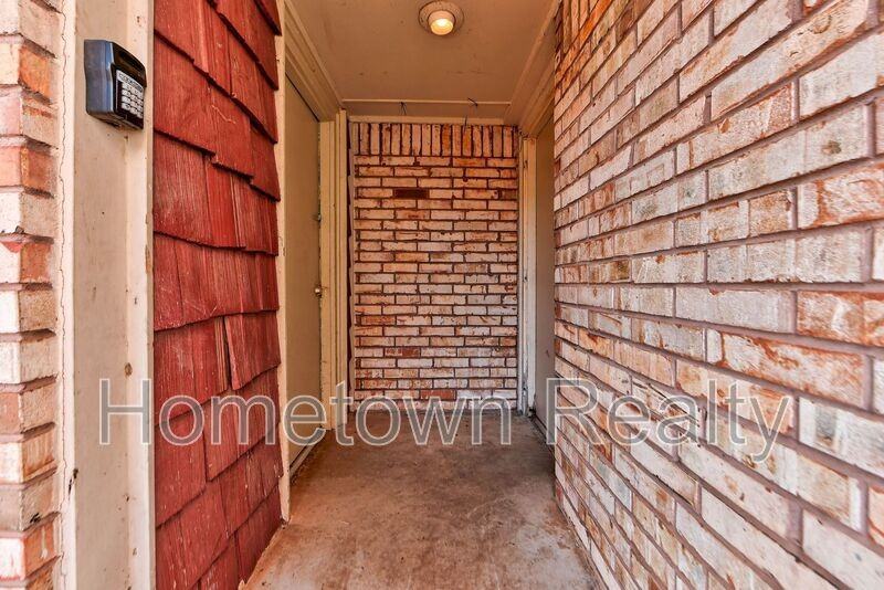 7301 Edenborough Dr - Photo 5 of 40