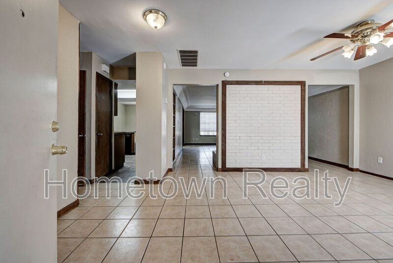 7301 Edenborough Dr - Photo 6 of 40